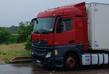 Ensemble articulé (tracteur routier + semi-remorque) frigorifique 