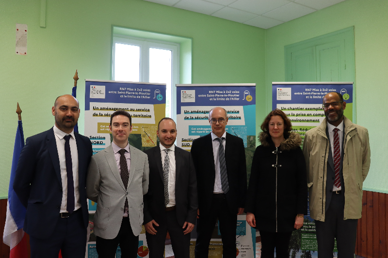 Agents de la DREAL impliqués sur le projet avec de gauche à droite :Jérôme Vouland directeur de projet, Florent Renouard chargé d'appui technique et référent environnement, Stéphane Magniol chef de projet, Philippe Lefranc chef de service, Fabienne Perrigouard cheffe du département maîtrise d'ouvrage routière, Renaud Durand directeur adjoint